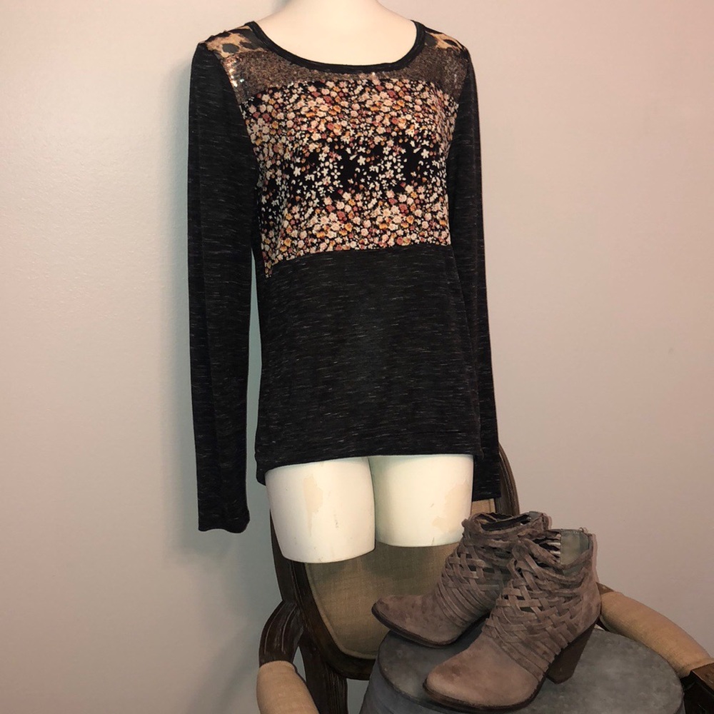 Sale🍁Miss Me 🐆Leopard print, sequin floral top M
